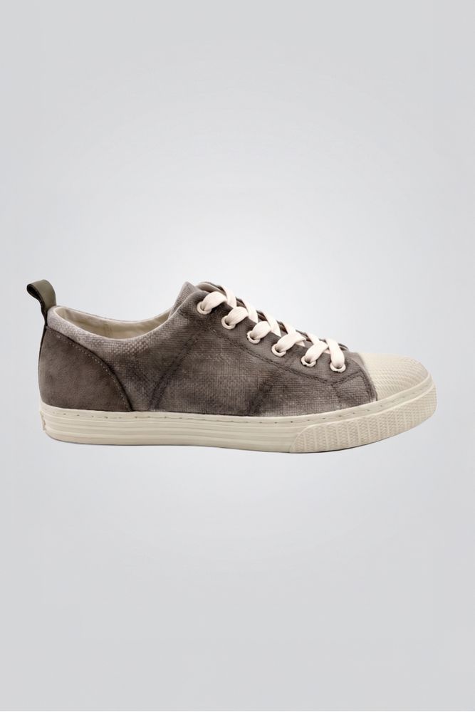 tenis cinza lado